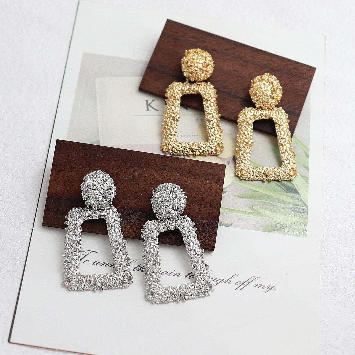 东南亚跨境热卖晚宴港风气质圈圈耳环女轻奢高级感鎏金套装耳钉详情5