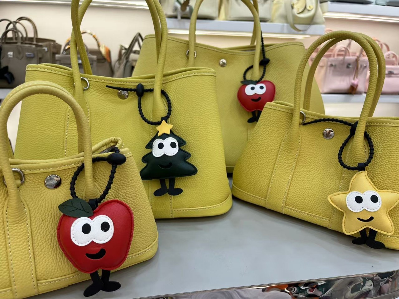 Cute keychain, creative Apple Christmas tree, couple car pendant, doll, cartoon five-pointed star, schoolbag pendant, gift pic 2