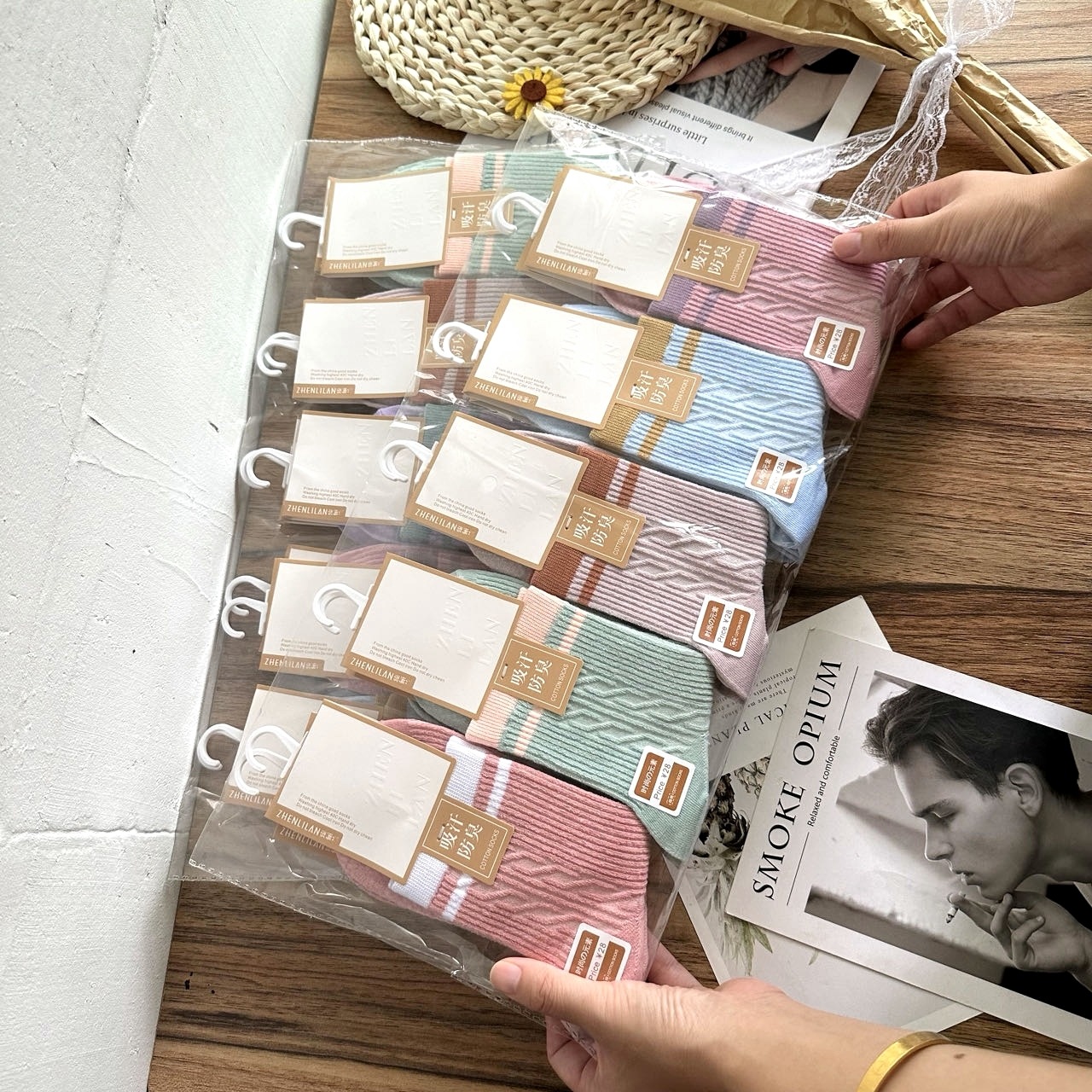 25新款诸暨袜子女秋冬中筒袜韩国穿搭女袜运动袜长袜男女棉袜批发详情4