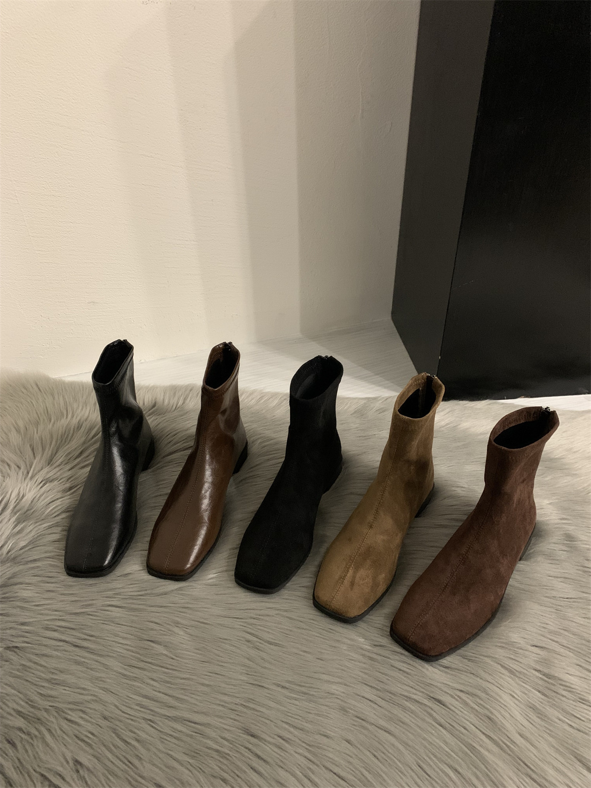 2024秋冬季新款极简软皮方头百搭低跟马丁靴女后拉链平底瘦瘦短靴详情5