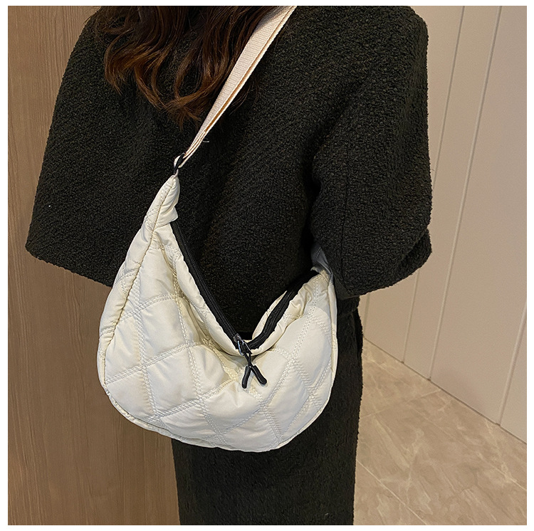 The new, trendy and fashionable single-shoulder crossbody bag with diamond-patterned embroidery thread for women in 2021, the popular dumpling bag pic 63