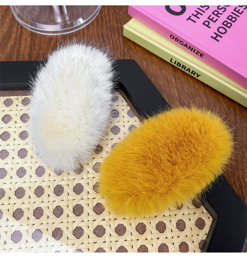 The new autumn and winter trendy plush Mang dog BB hair clip, with a sweet and elegant side bangs clip and a furry hair clip accessory for women pic 7