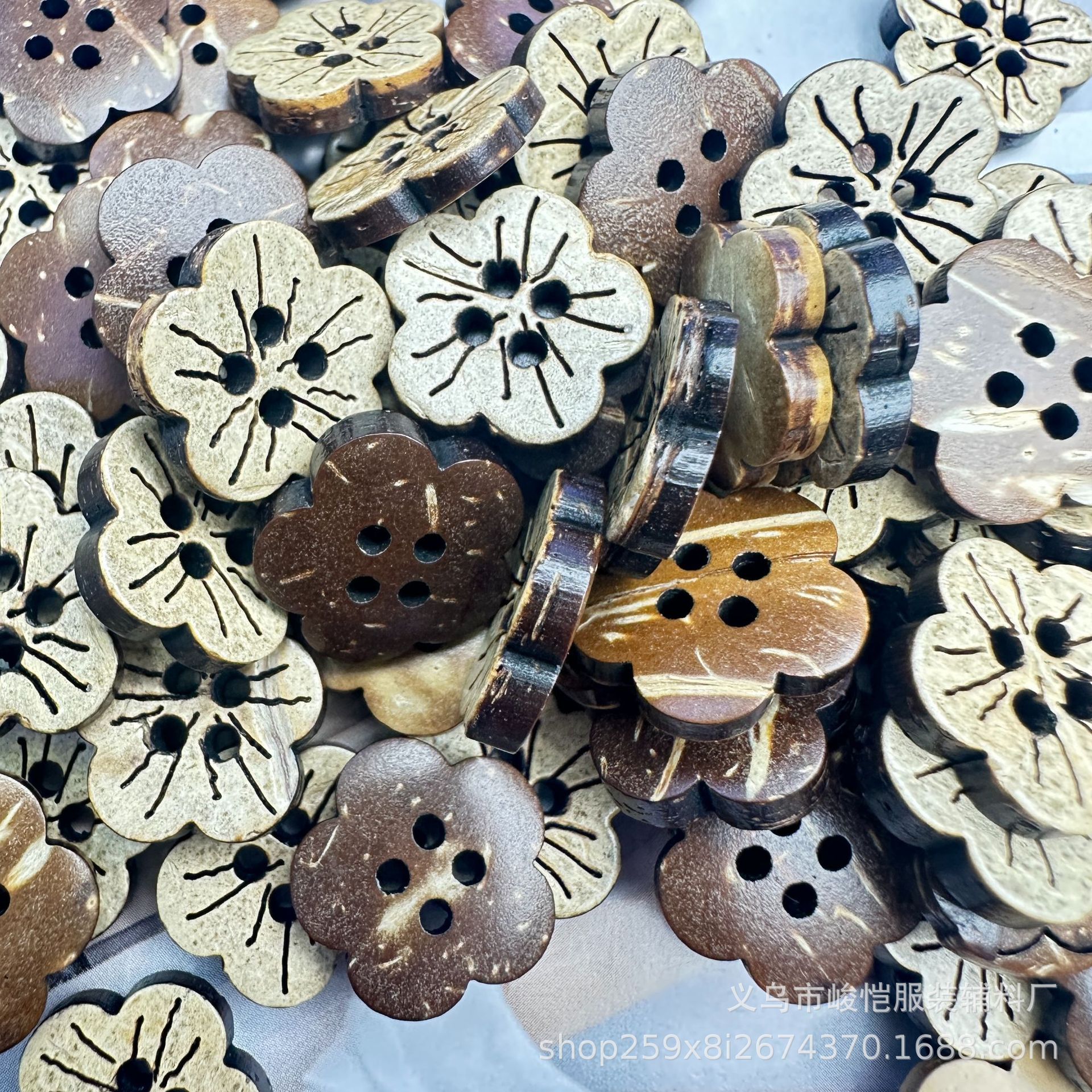 Wholesale of natural coconut laser buttons, plum blossom four-hole buttons, single shoes, boots, decorative knitted sweaters, cardigan buttons pic 7