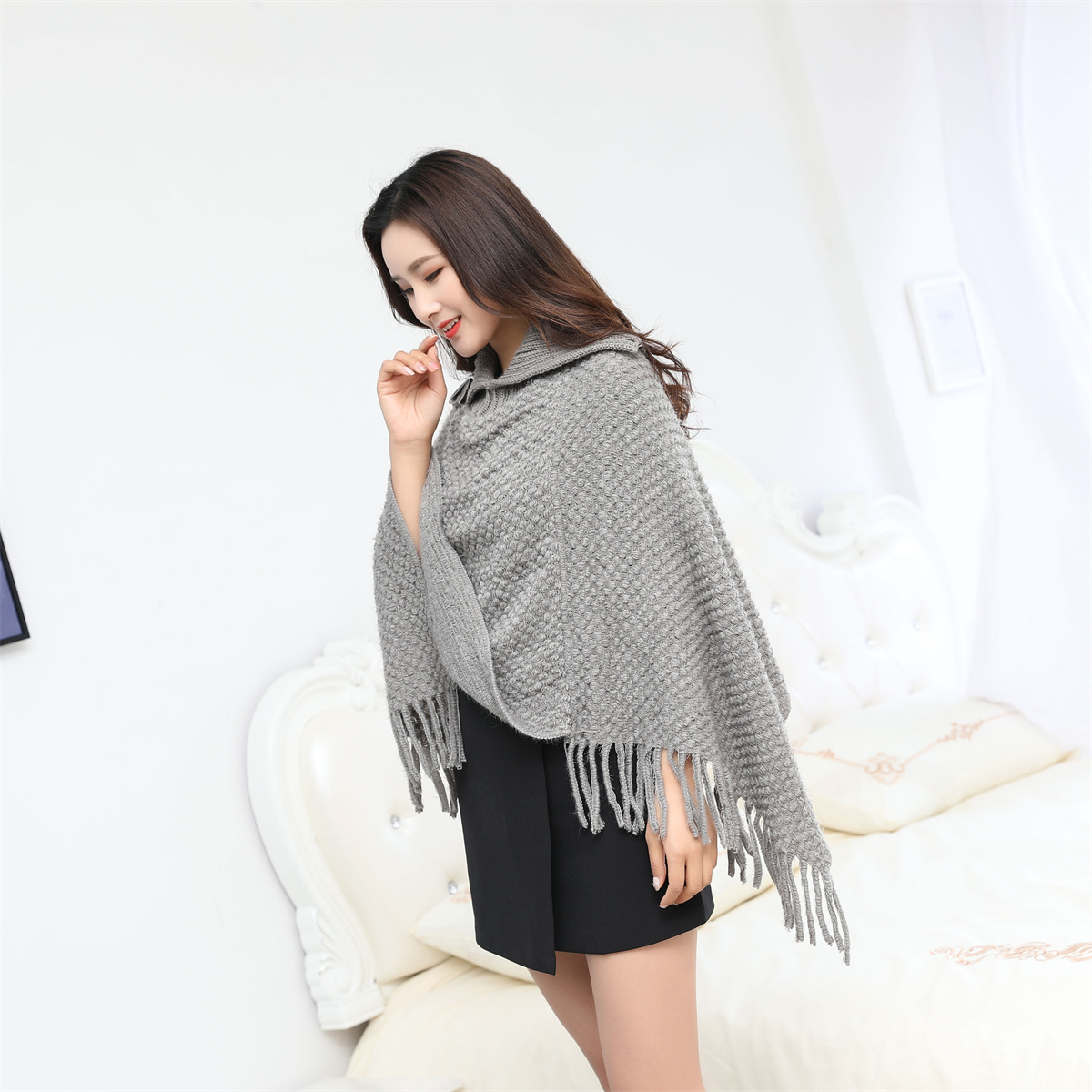 秋冬新款高领纽扣流苏女款斗篷披肩冬季保暖斗篷欧美时尚针织衫详情7