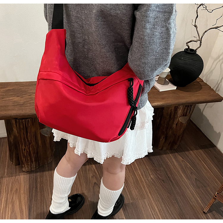 今年流行牛津布包包斜挎包女2026新款休闲单肩学生上课饺子包百搭详情45