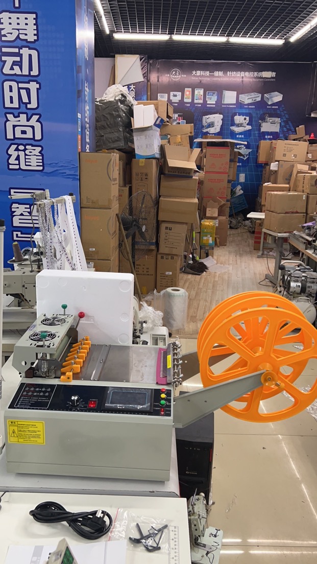 The fully automatic direct drive cutting machine for cold and hot cutting of webbing, zipper, ribbon, high head ring and waterproof ring cutting machine is highly efficient and convenient to operate before sewing pic 9