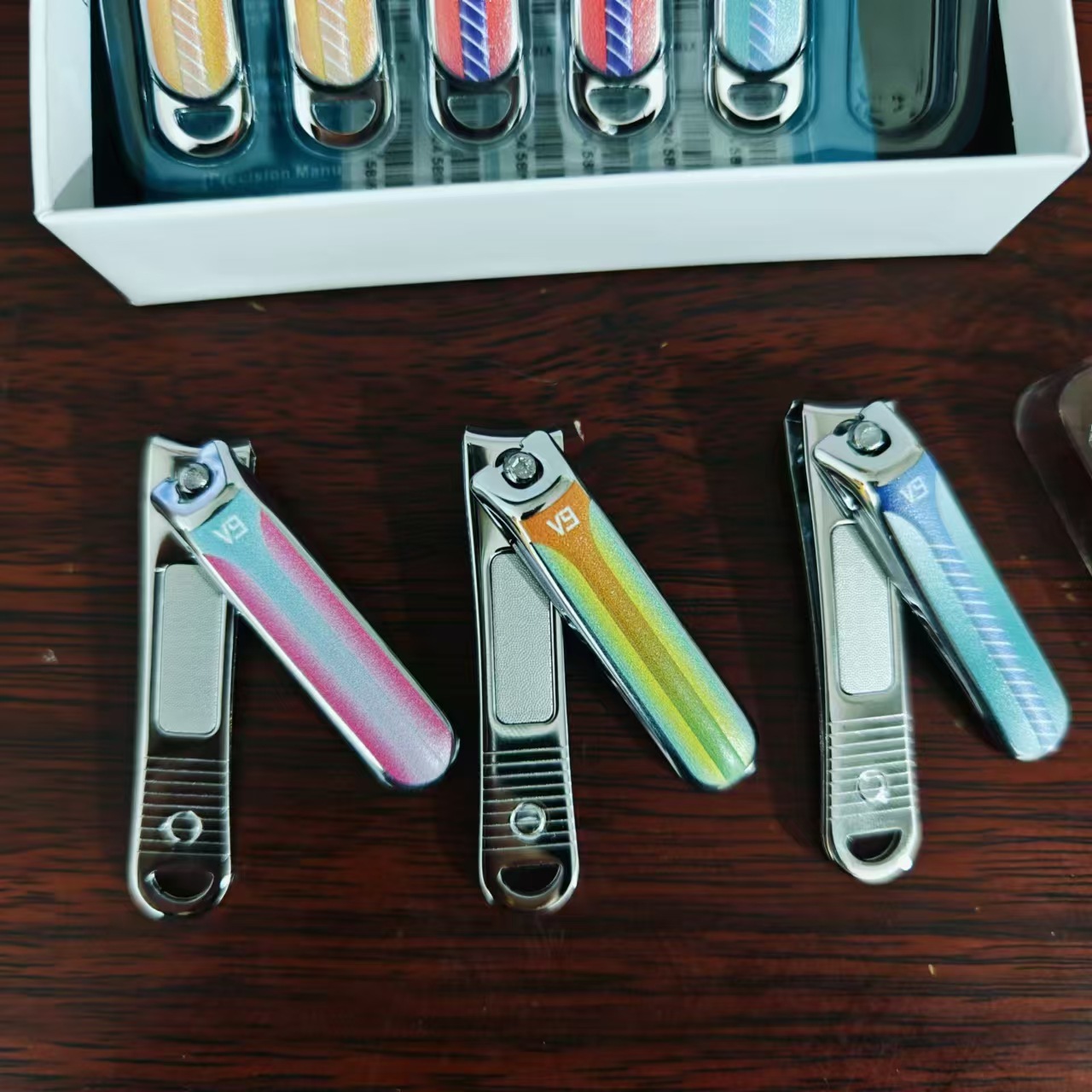 【 Office 】VT812 12/ box 900/ case VT812 Nail clippers for daily use V9 New Color nail clippers 2 yuan store wholesale supply pic 3