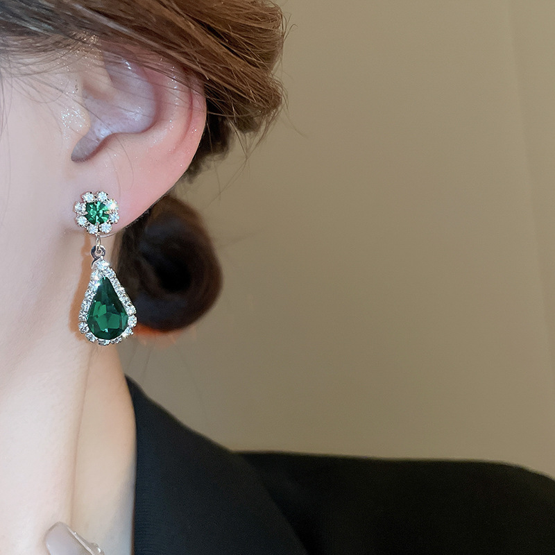 European and American cross-border water drop diamond-encrusted stud necklace, light luxury style fashion pendant, collarbone chain, internet-famous high-end accessory for women pic 13