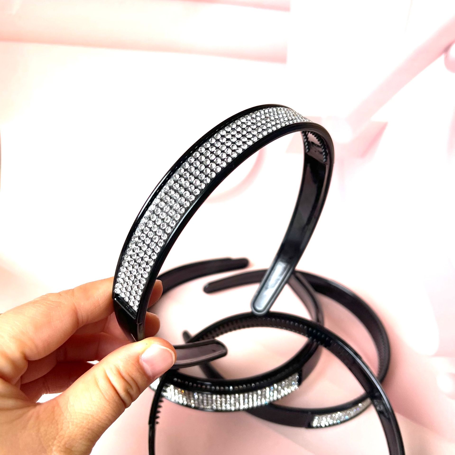 【 Zone 1-9 】 5-row white diamond hair band 20/ pack 2000/ box Simple black plastic anti-slip hair band 5-row white water drill bit band 1 yuan 2 yuan wholesale of hair accessories pic 5