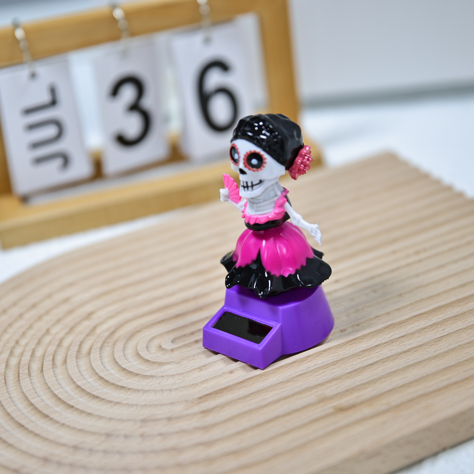 New Halloween car female version skull solar figment, Ghost Festival shaking head doll gift, ABS material manufacturer pic 8