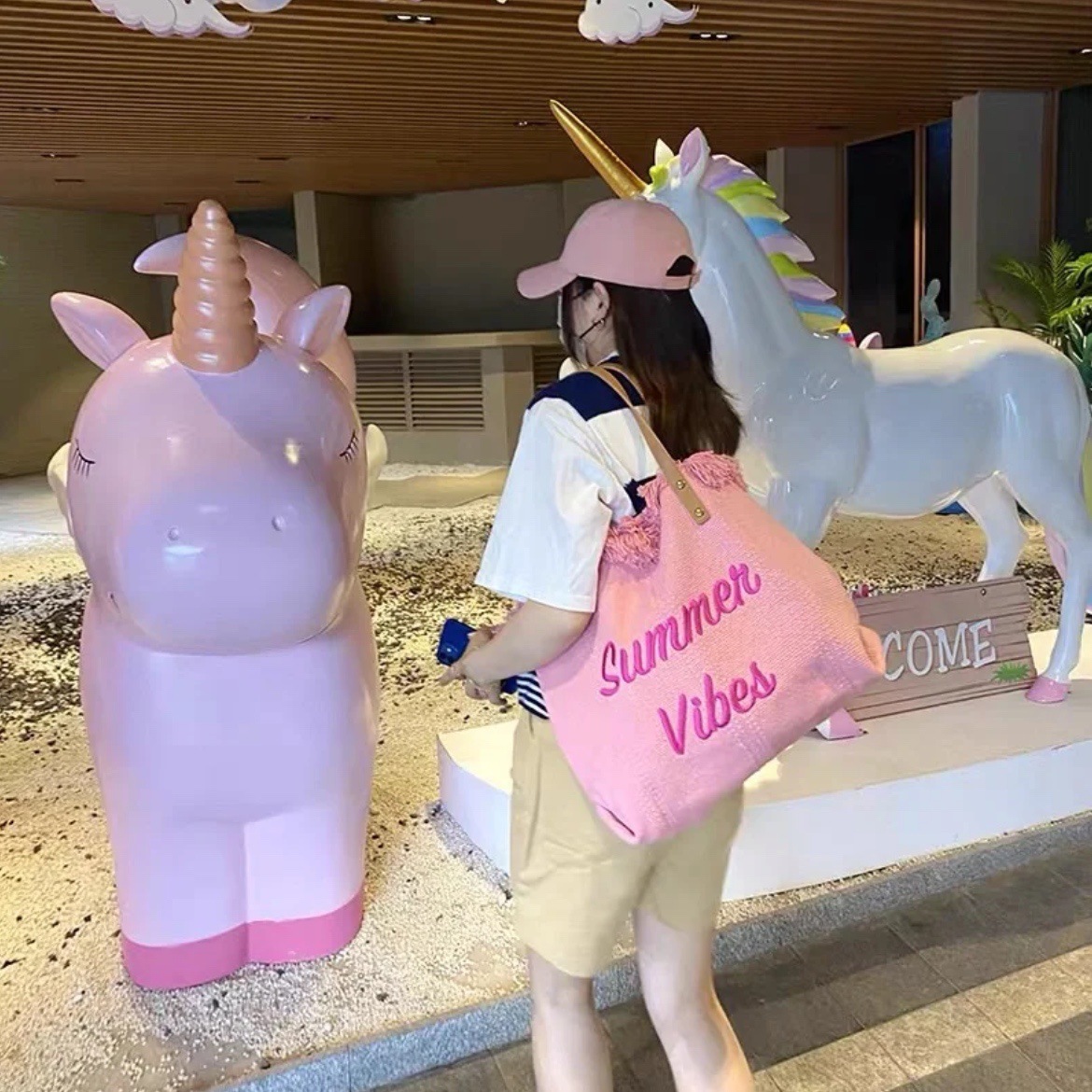 The 2023 new collection of handbags features simple and niche beach bags, travel bags, fringed tote bags, large-capacity single-shoulder bags, and is trendy pic 5