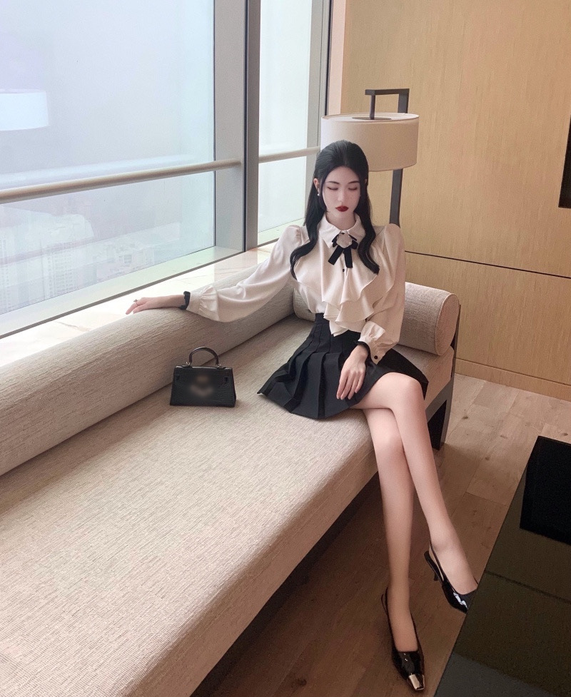 Shenzhen Nanyou high-end original single Xiaoxiangfeng 2022 Spring/Summer French romantic color-blocking black fungus lace bow tie decorated shirt pic 3