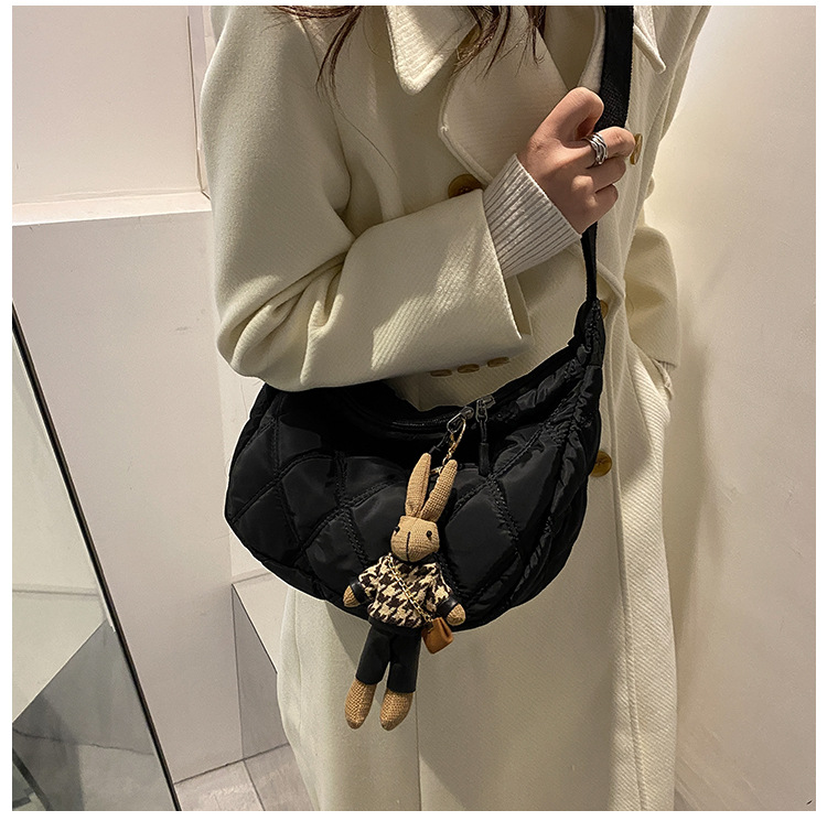 The new, trendy and fashionable single-shoulder crossbody bag with diamond-patterned embroidery thread for women in 2021, the popular dumpling bag pic 43