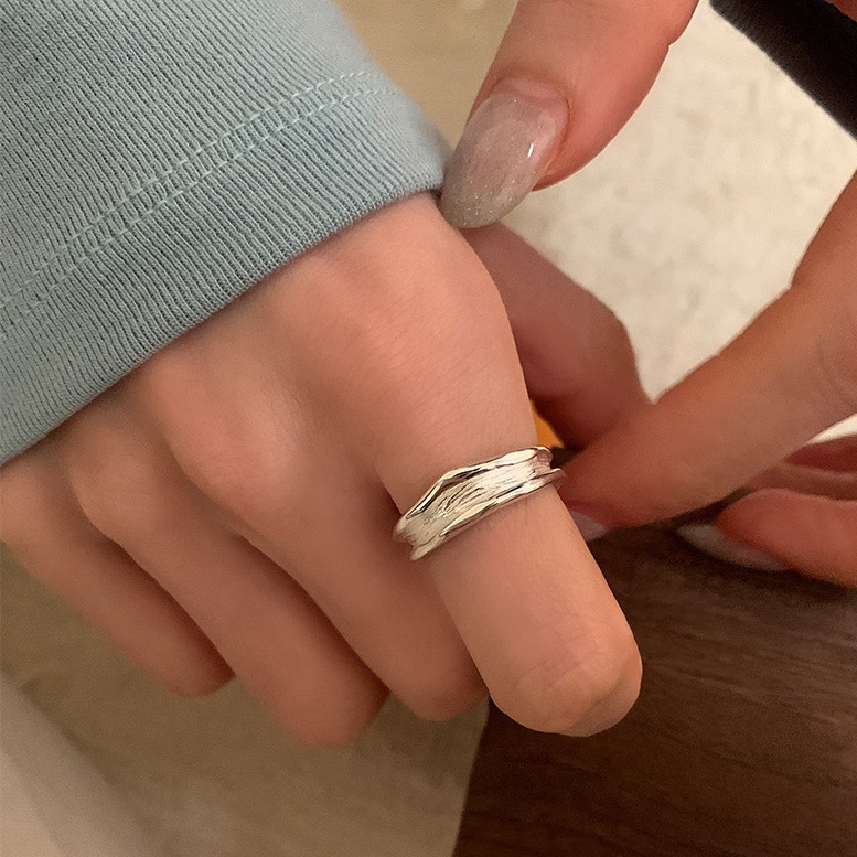 The ins niche design texture S925 sterling silver ring is a simple, luxurious and high-end index finger ring for women. It can be adjusted pic 7
