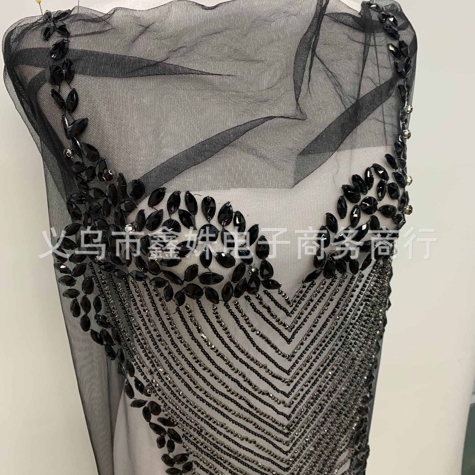 Green high-quality exquisite rhinestones are fashionable and sexy accessories for wedding dresses and evening gowns pic 11