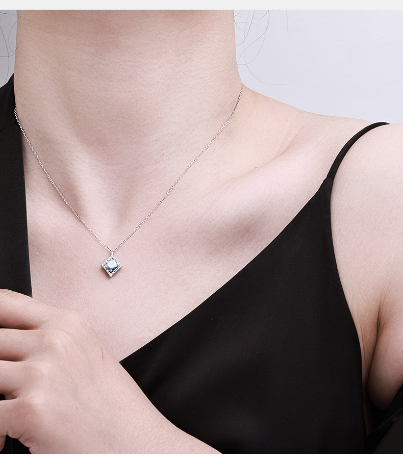 卓恒甄选蓝宝石棱形莫桑石项链莫桑钻吊坠锁骨链S925纯银高级感项链批发详情3