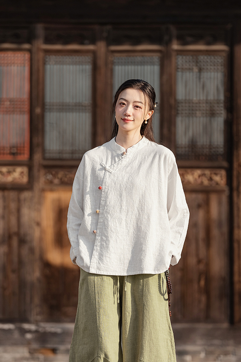 2025春夏新款棉麻女装复古立领偏襟拼色砂洗盘扣上衣长袖女式衬衫详情24