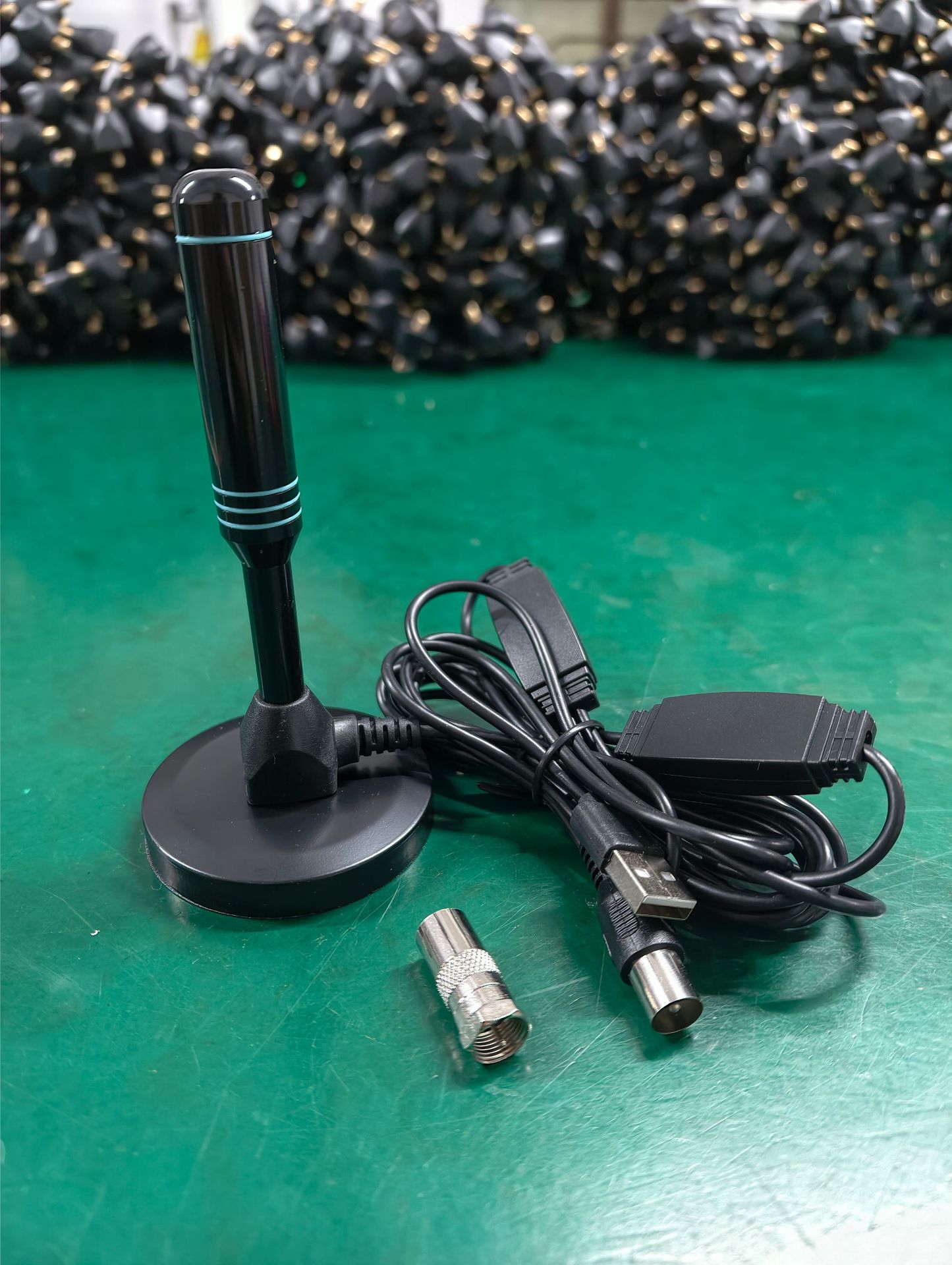 Digital TV antenna dual amplifier DTMB TV signal antenna DVB-T indoor TV antenna pic 4