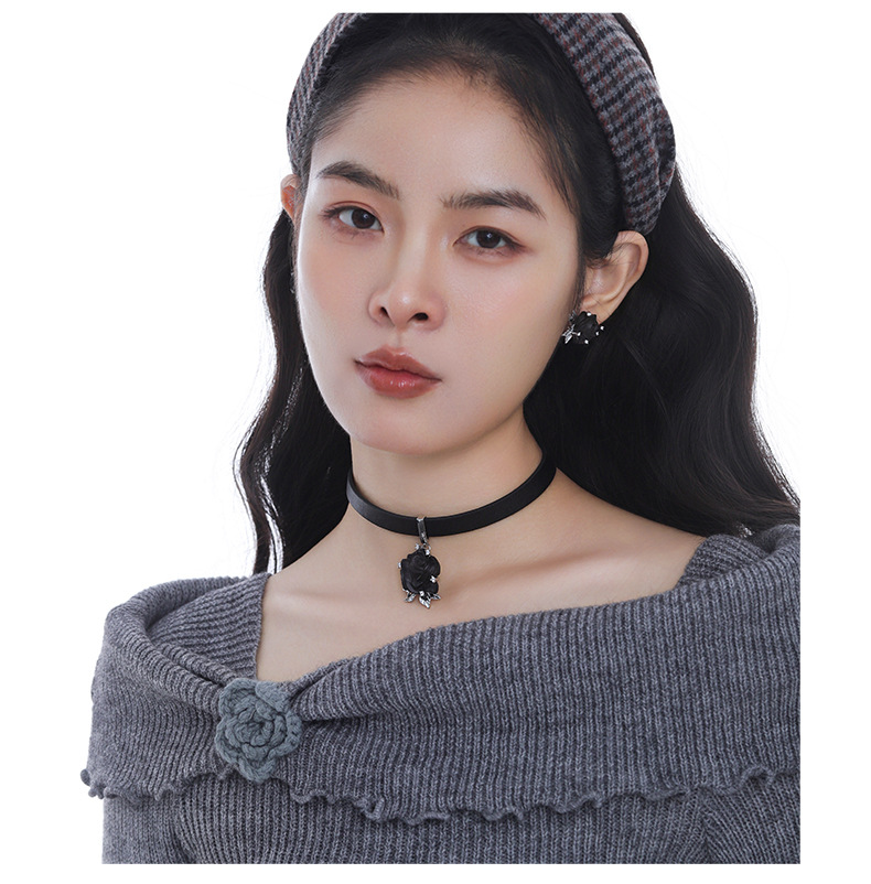 Wooden rose flower choker necklace for women, sweet and cool style, unique original design, niche personality necklace pic 7
