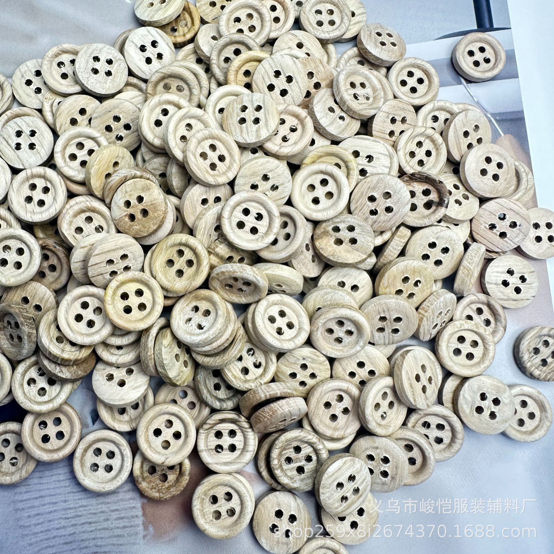 Wholesale of natural coconut laser buttons, plum blossom four-hole buttons, single shoes, boots, decorative knitted sweaters, cardigan buttons pic 17