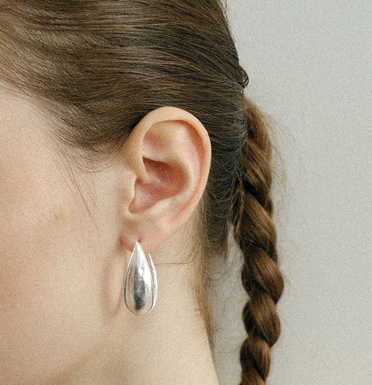 侯佩岑同款金银双色果荚双面叶片耳环优雅气质高级感小众时尚耳饰详情9