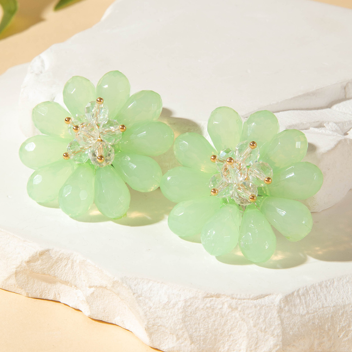 亚马逊跨境清新甜美彩色树脂花瓣花朵耳钉气质多巴胺 耳环耳饰女详情56