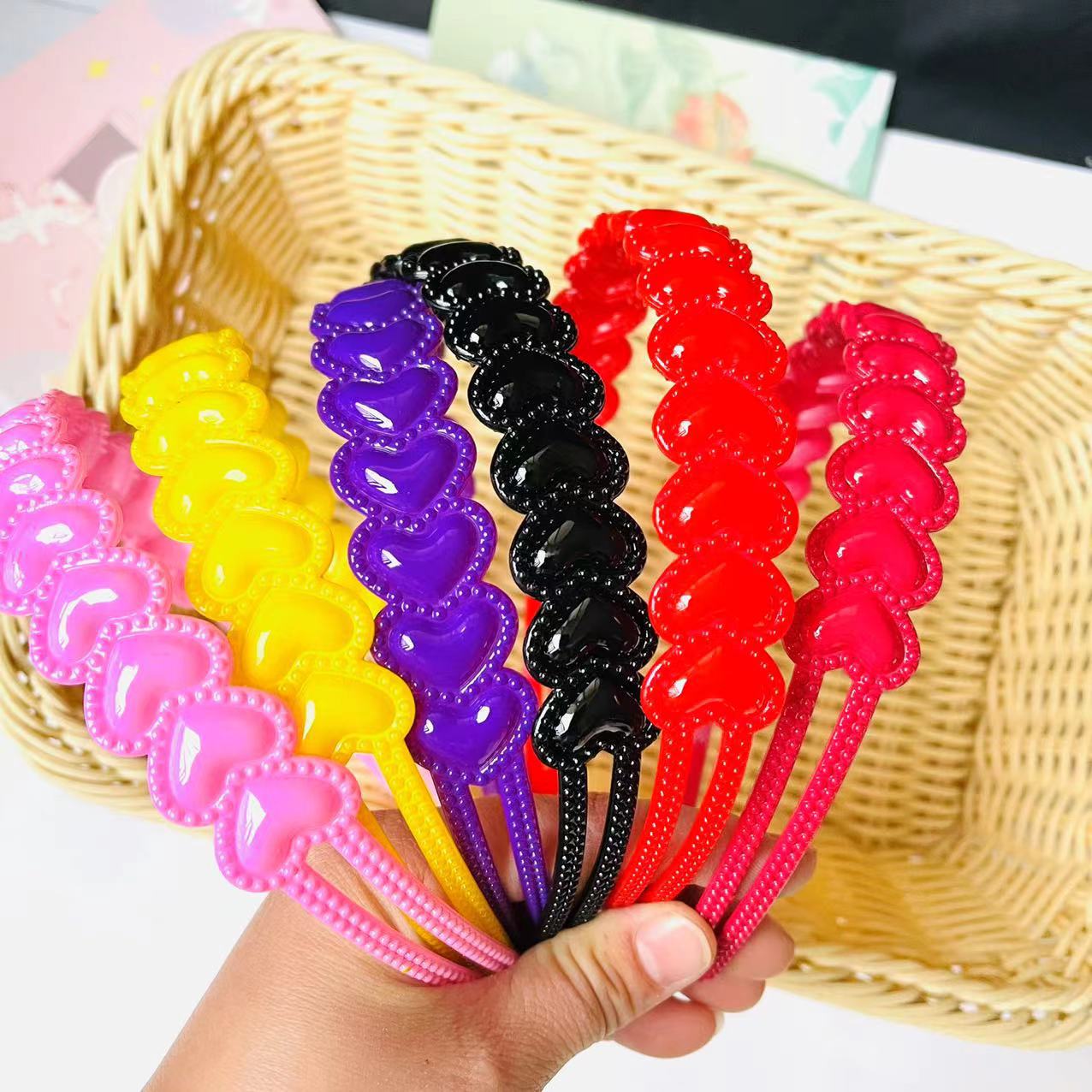 【1-11 Zones 】 Big heart hair band 12/ pack 2400/ box Soft candy-colored big heart hair band for pressing hair, daily outing face washing hair accessory, bangs hair clip 1 yuan 2 yuan pic 6