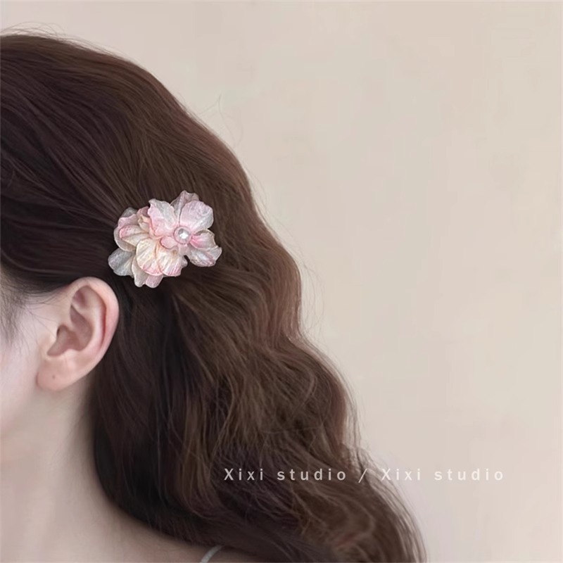 Pearl flower-shaped hair clips with small floral patterns on the head, creating a trendy atmosphere. Side clips for girls pic 3