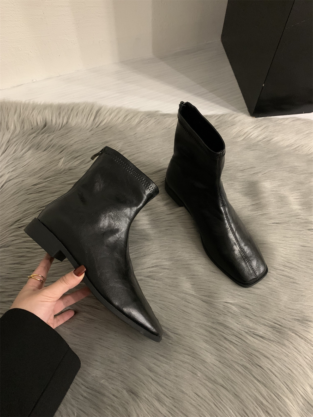 2024秋冬季新款极简软皮方头百搭低跟马丁靴女后拉链平底瘦瘦短靴详情10