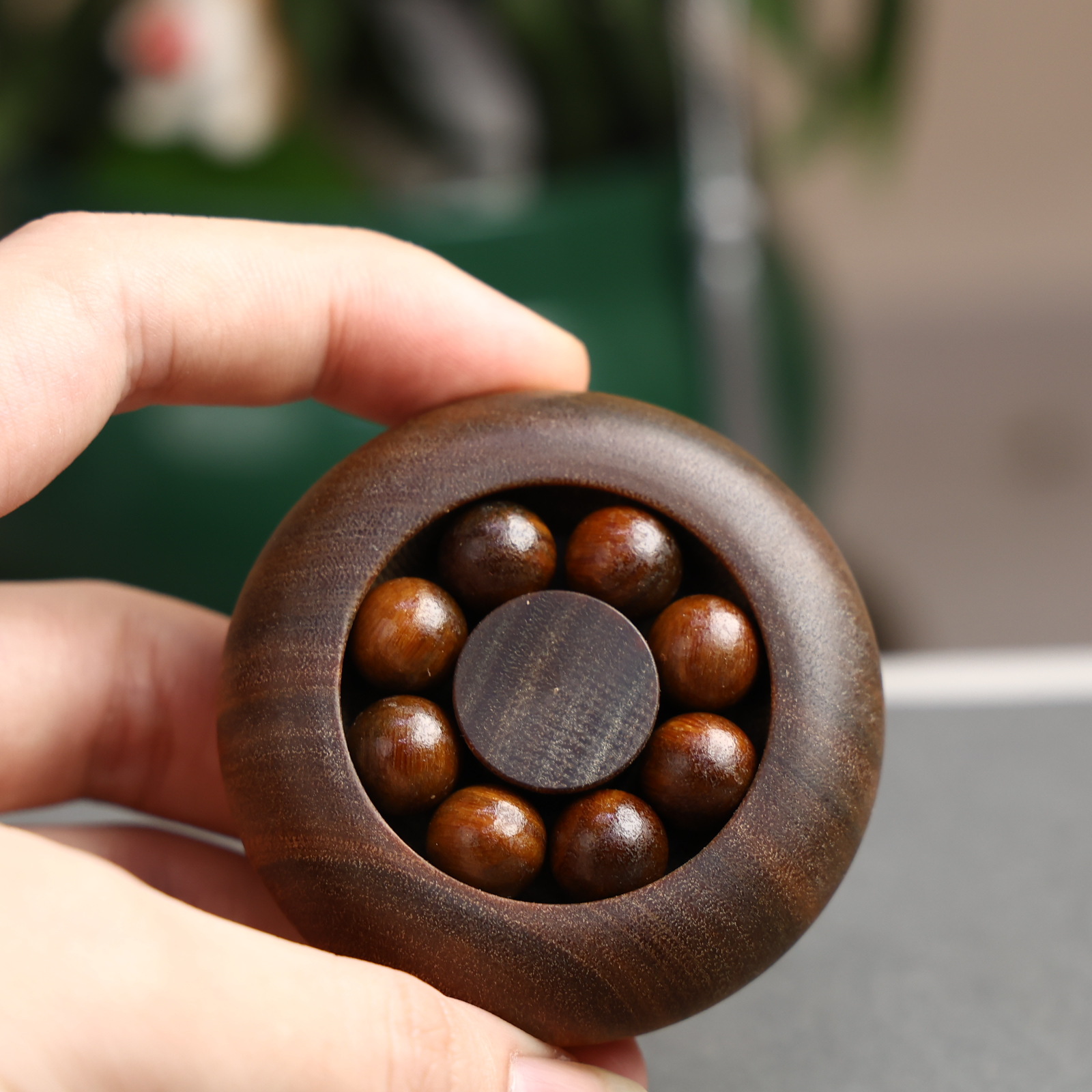Factory direct sales of sandalwood wooden handball spinning handball pieces for hand exercise and stress relief pic 5