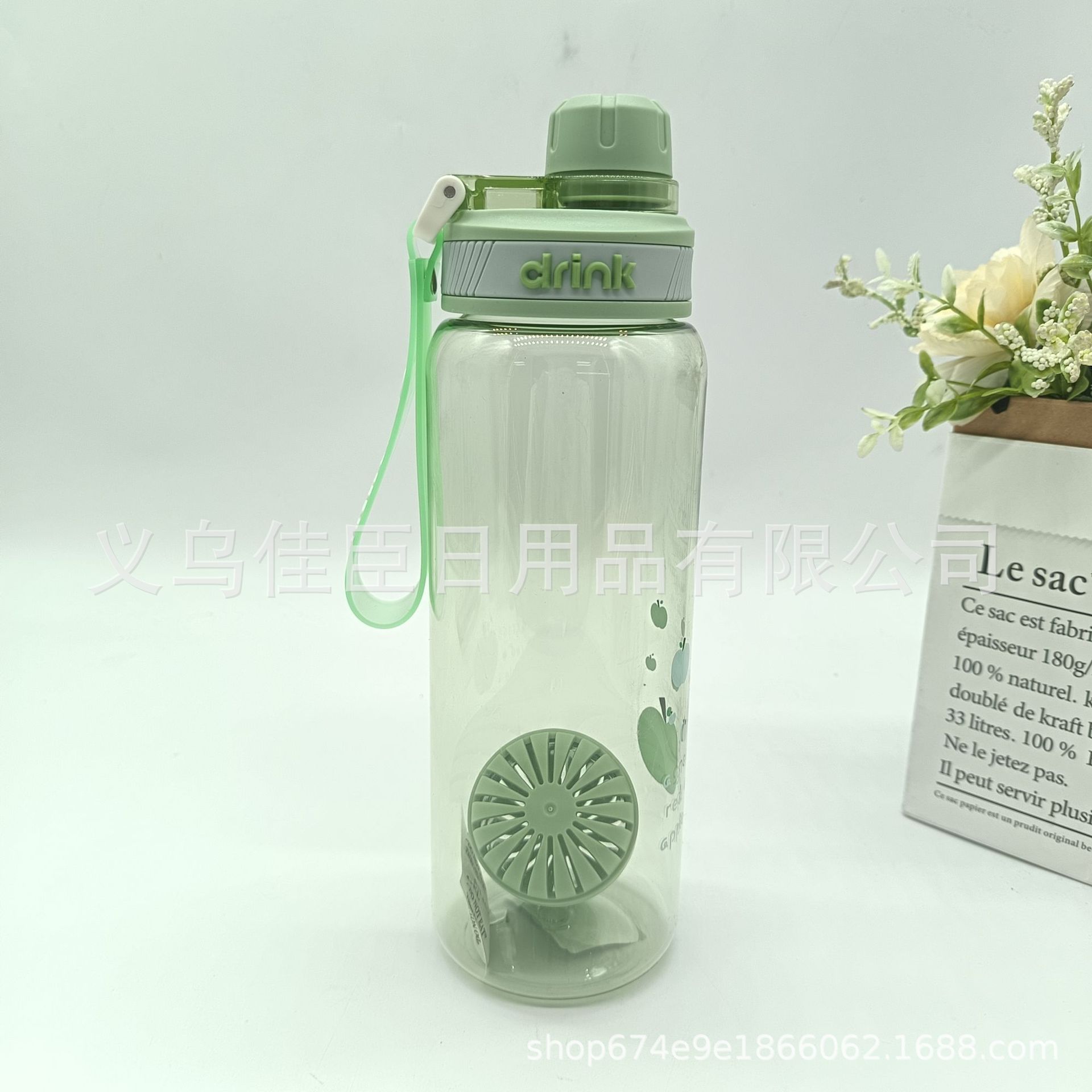 Summer simple and stylish straw cups for wholesale trade, large-capacity outdoor fitness water bottles, high appearance level and portability pic 3