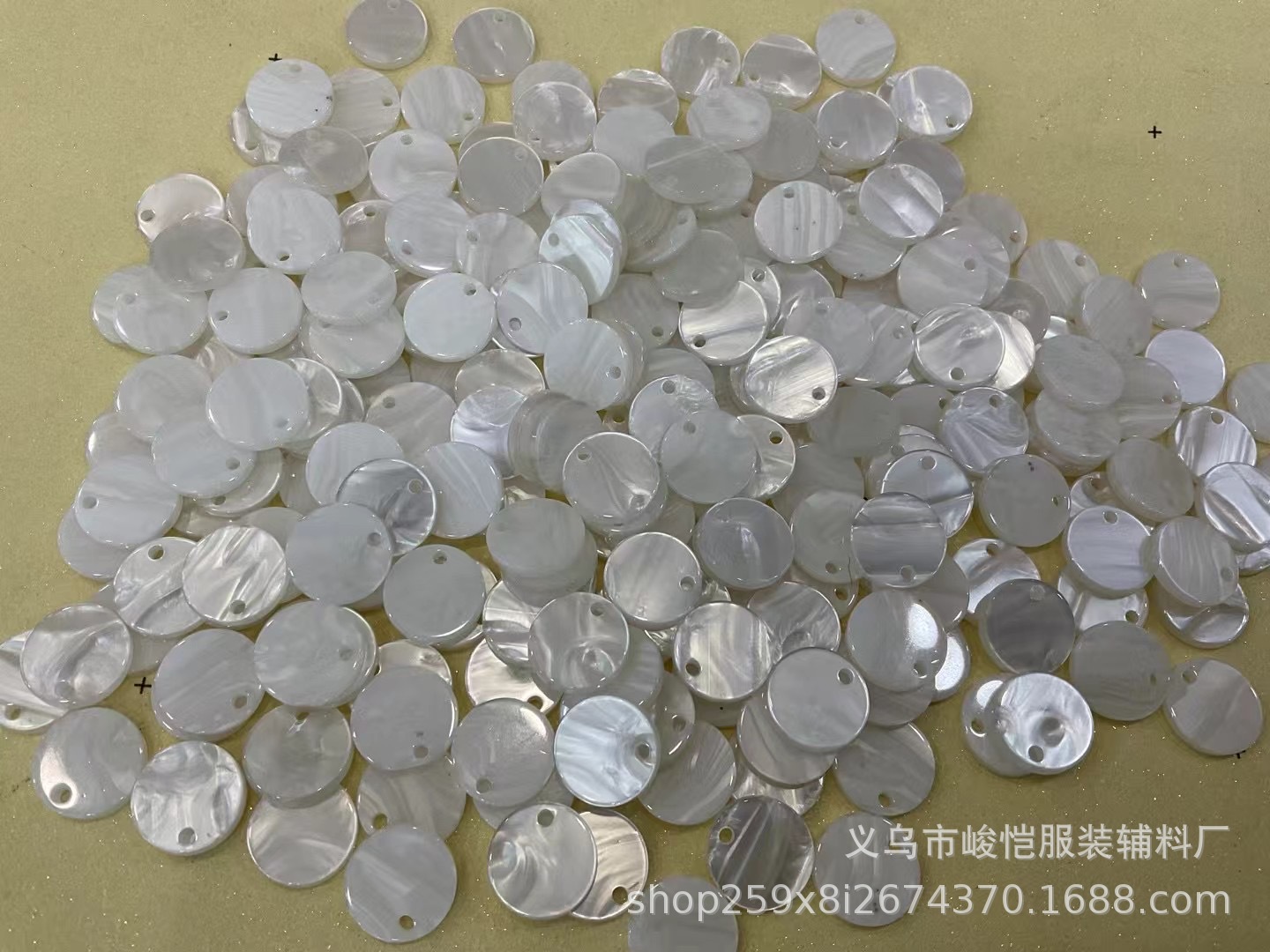 新品爆款仿贝树脂红色双孔服装辅料毛衣袜子针织衫上衣DIY装饰标详情8