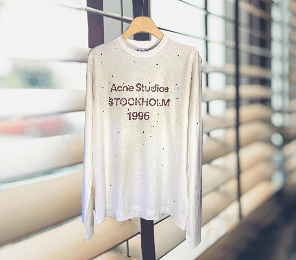A new white long-sleeved T-shirt for women in early spring, 1996, with aged letters, faded spray painting and rhinestones pic 2
