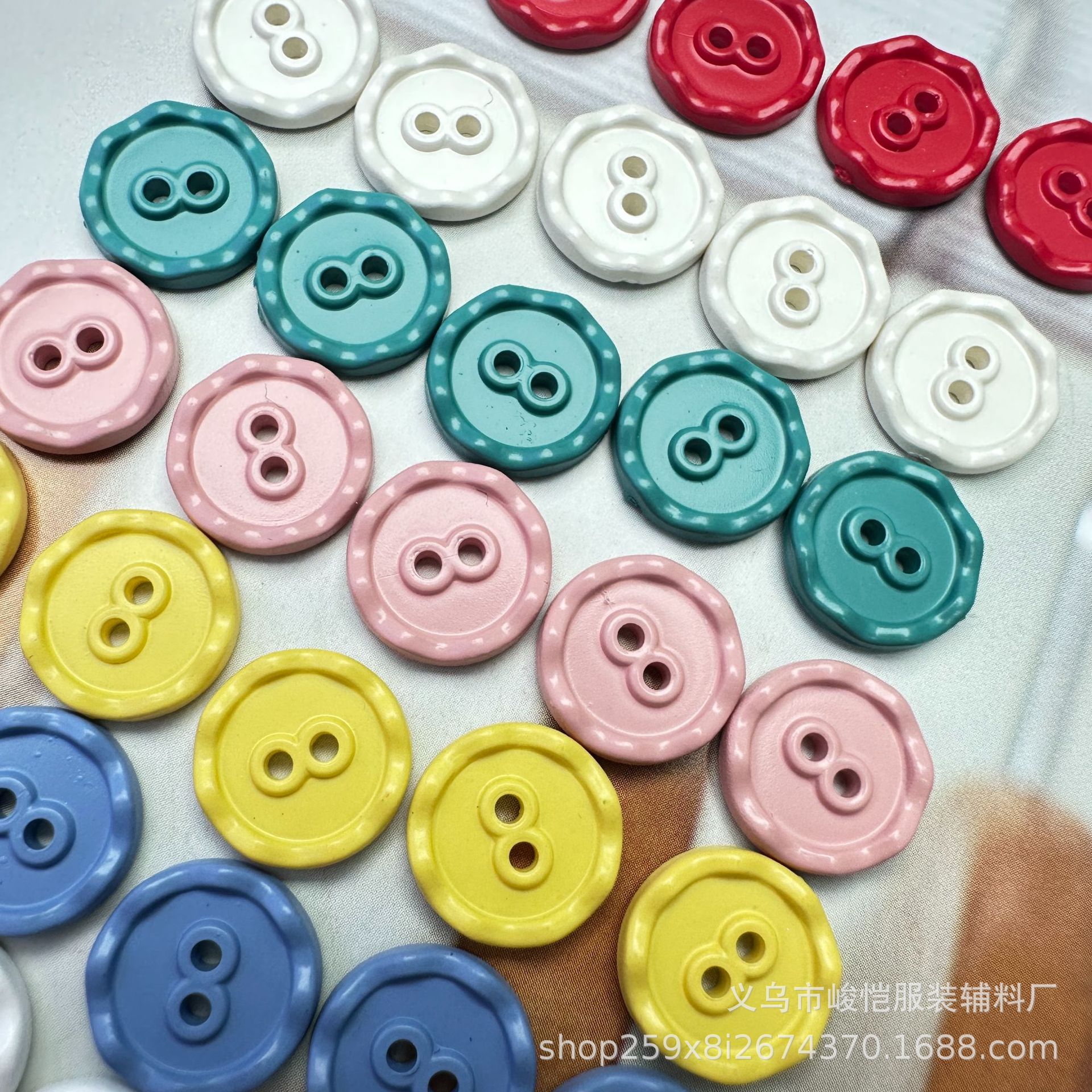 现货 彩虹糖多巴胺衬衫扣 树脂材质polo休闲衬衫童装迷你小扣子详情3