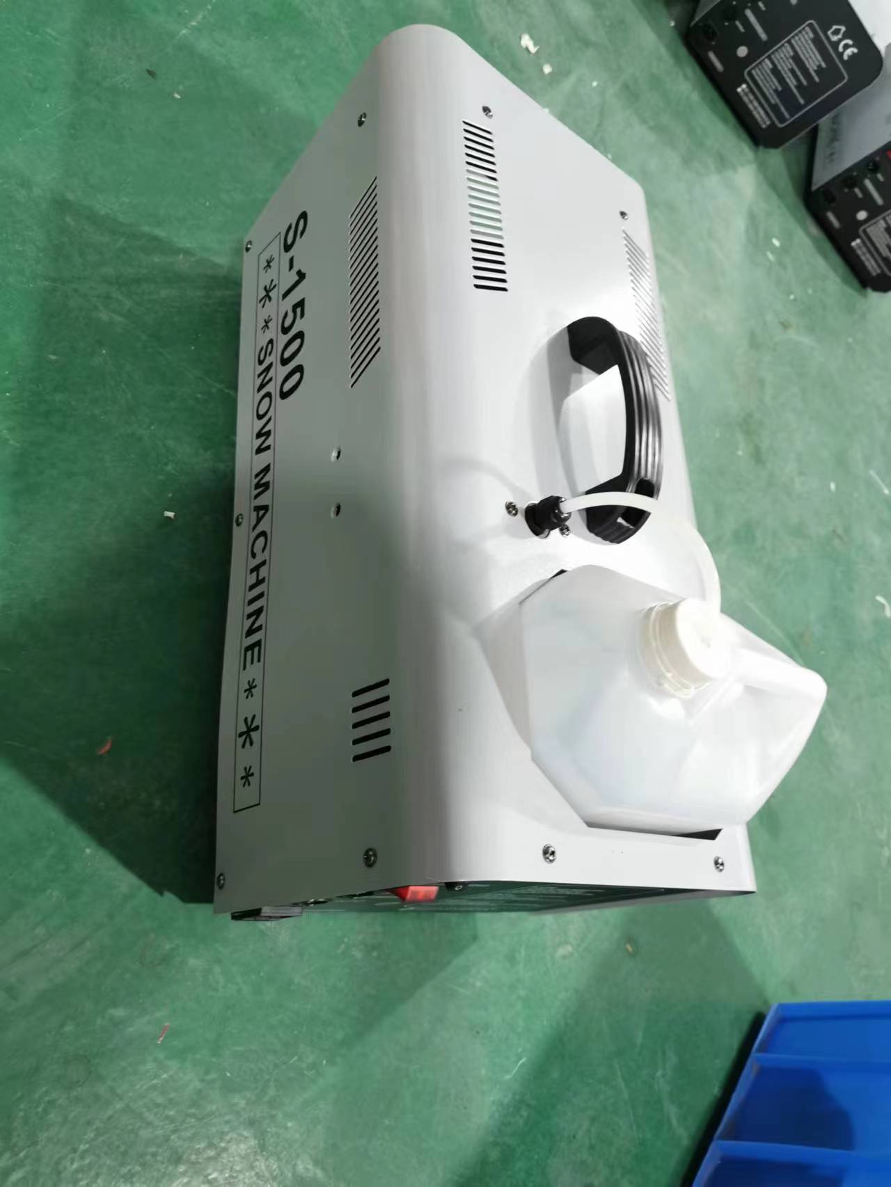 Fabricante de suministro directo de 1500W escenario máquina de nieve interior al aire libre universal pequeño pulverizador de nieve pequeño portátil interior al aire libre pulverizador de nieve boda evento de navidad atmósfera paisaje de nieve equipo de fabricación pic 10