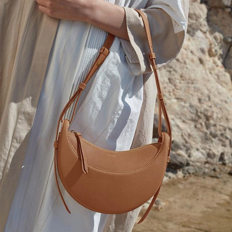 法国小众polene月牙包女真皮poleno半月腋下包包斜挎马鞍包新款详情5