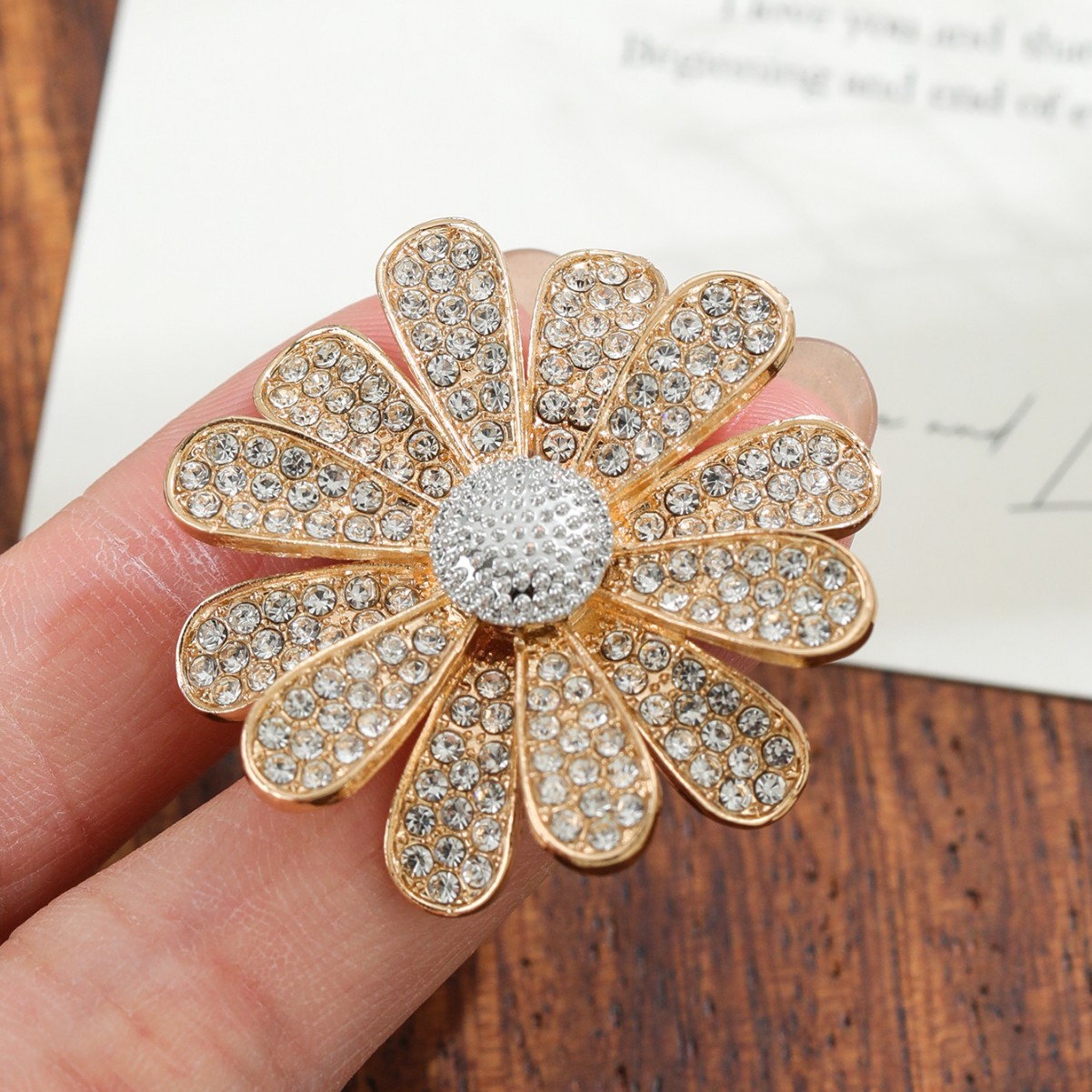欧美个性雏菊满钻胸针 时尚优雅别针创意西装胸花 衬衫配饰防走光扣 饰品衣饰胸花详情4