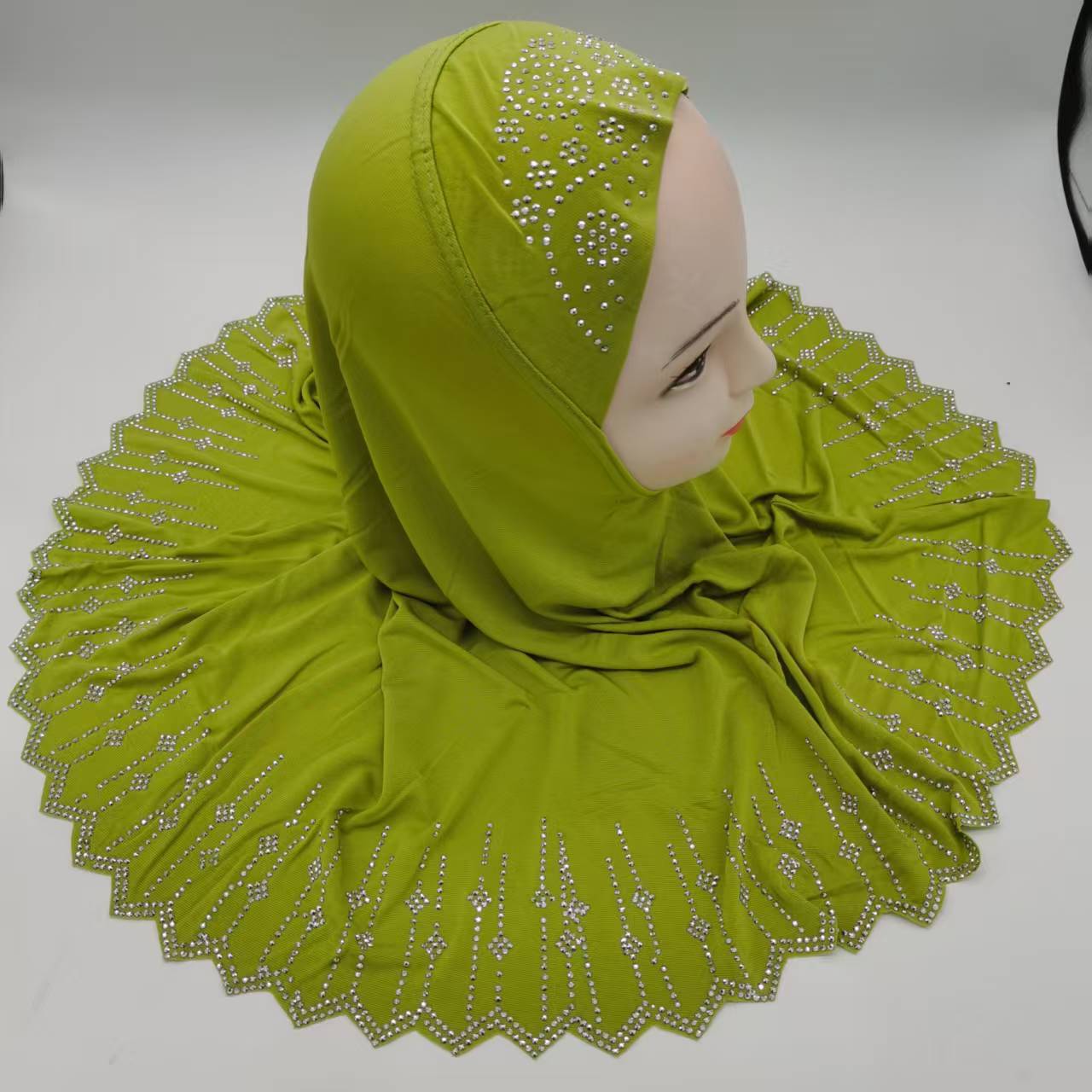 跨境货源水晶麻几何图烫钻激光边女式时尚包头帽头巾帽详情11