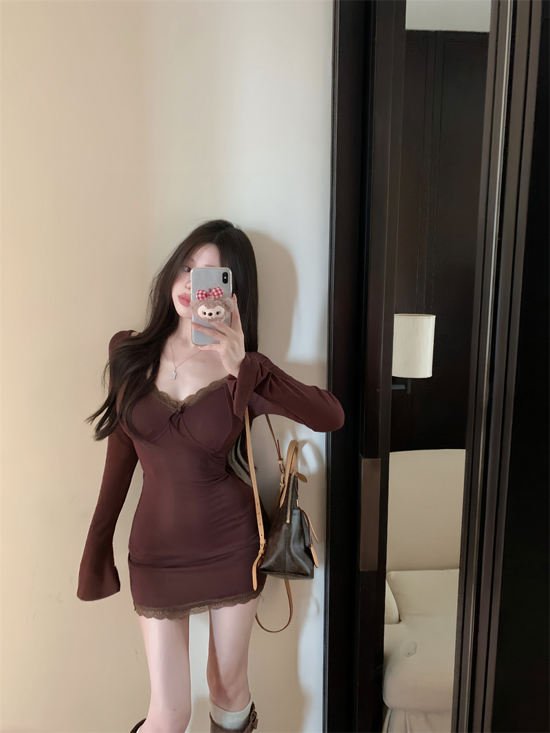棕色性感v领长袖连衣裙女秋季蕾丝内搭小妈裙子紧身收腰包臀短裙详情4