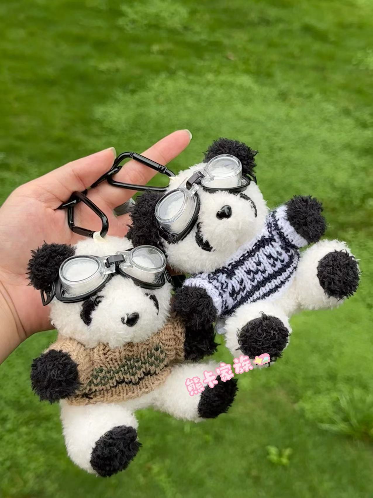 Original pilot panda cute cartoon bag keychain, Internet celebrity bestseller pendant, fashionable gift for couples pic 2