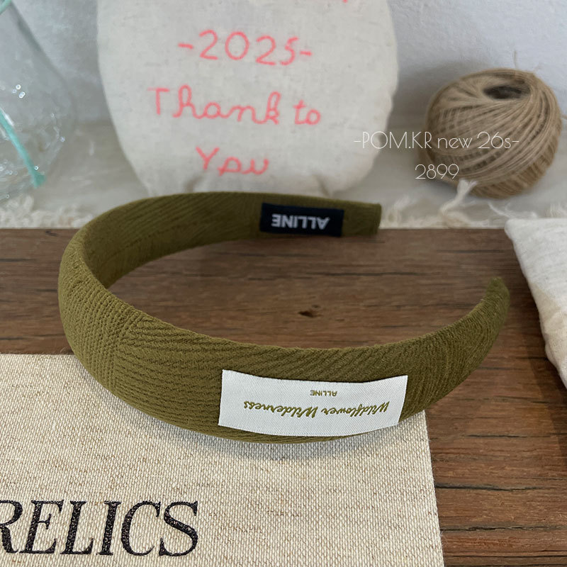 The new Korean-style checkered headband exudes a sense of sophistication for girls. The letter headband is versatile for autumn and winter. The high top hairpin creates an atmosphere for girls pic 9