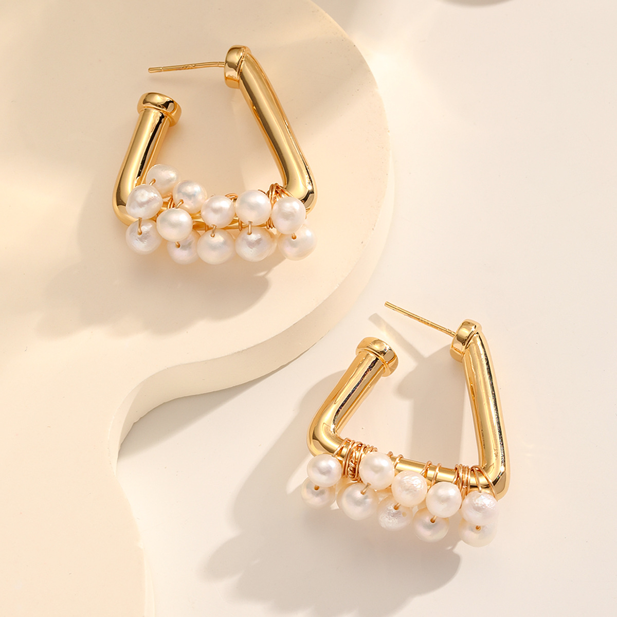 Nasha Cross-border Exclusive triangular freshwater pearl earrings, a niche, light luxury and high-end look, S925 silver needle earrings for women pic 10