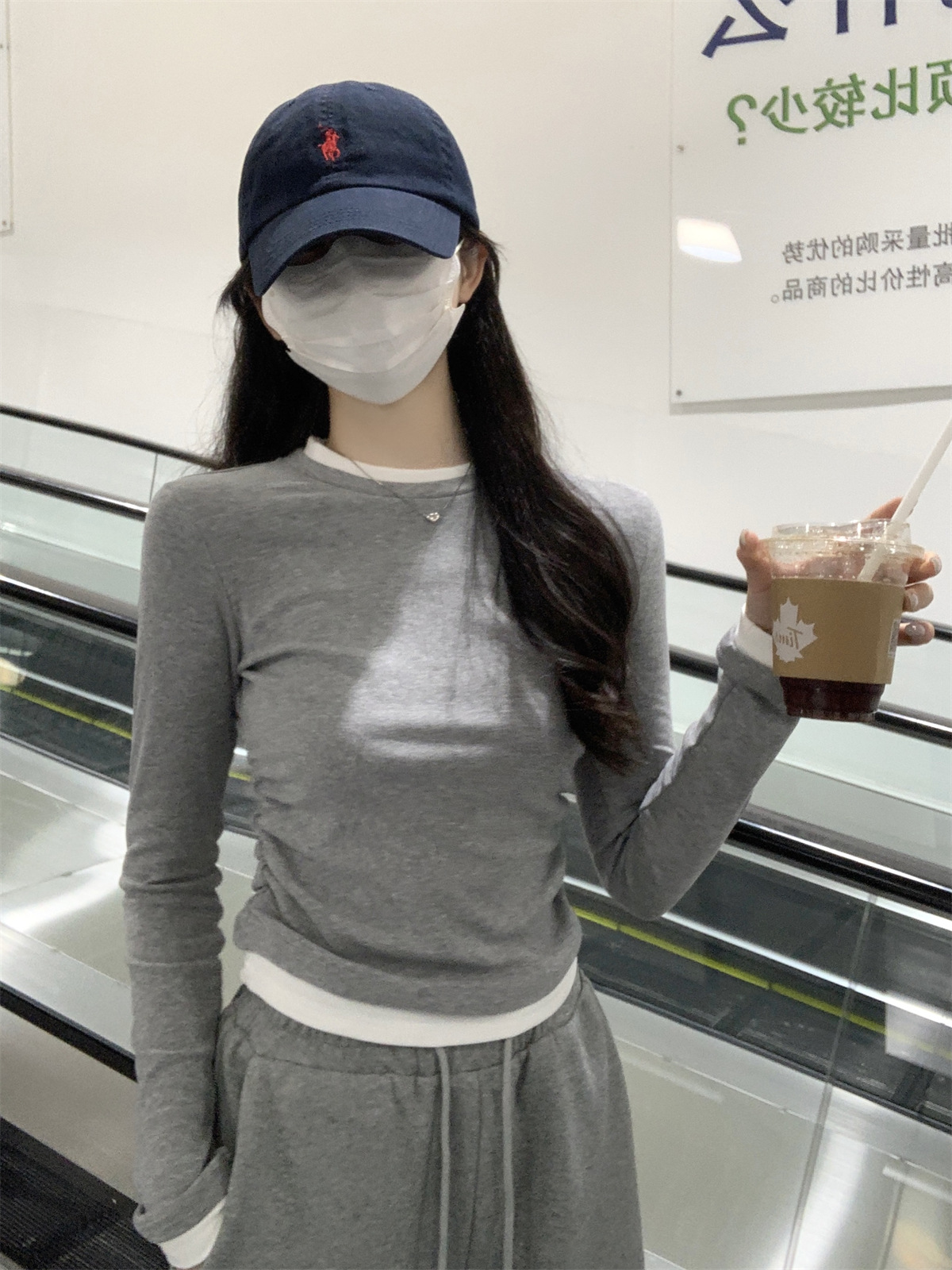A trendy and unique round-neck color-blocking fake two slimming cotton long-sleeved T-shirts for women, a new grey top from Spring and autumn pic 6