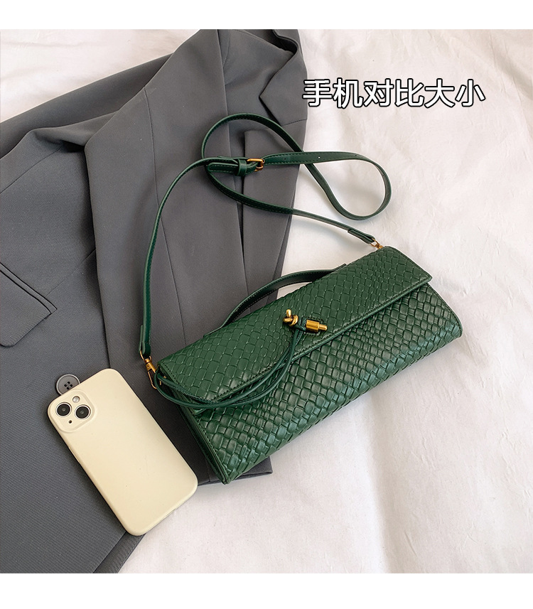 A new cross-border woven pattern single-shoulder crossbody bag with a retro texture, a hand-held baguette bag, and a versatile and elegant evening clutch pic 6
