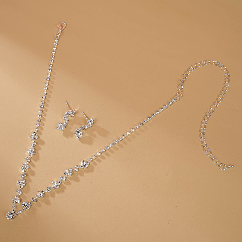 European and American bestsellers, light luxury, niche and exquisite necklaces, versatile, stylish, fashionable and individual two-piece set of necklaces and stud earrings pic 4