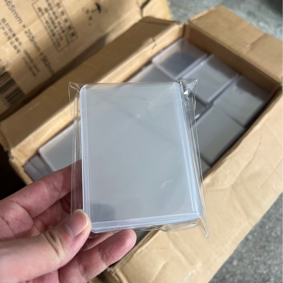 pvc защищена жёсткой карточкой PVC (PVC), содержащей оптовую 35PT малиновую малиновую карту pic 2