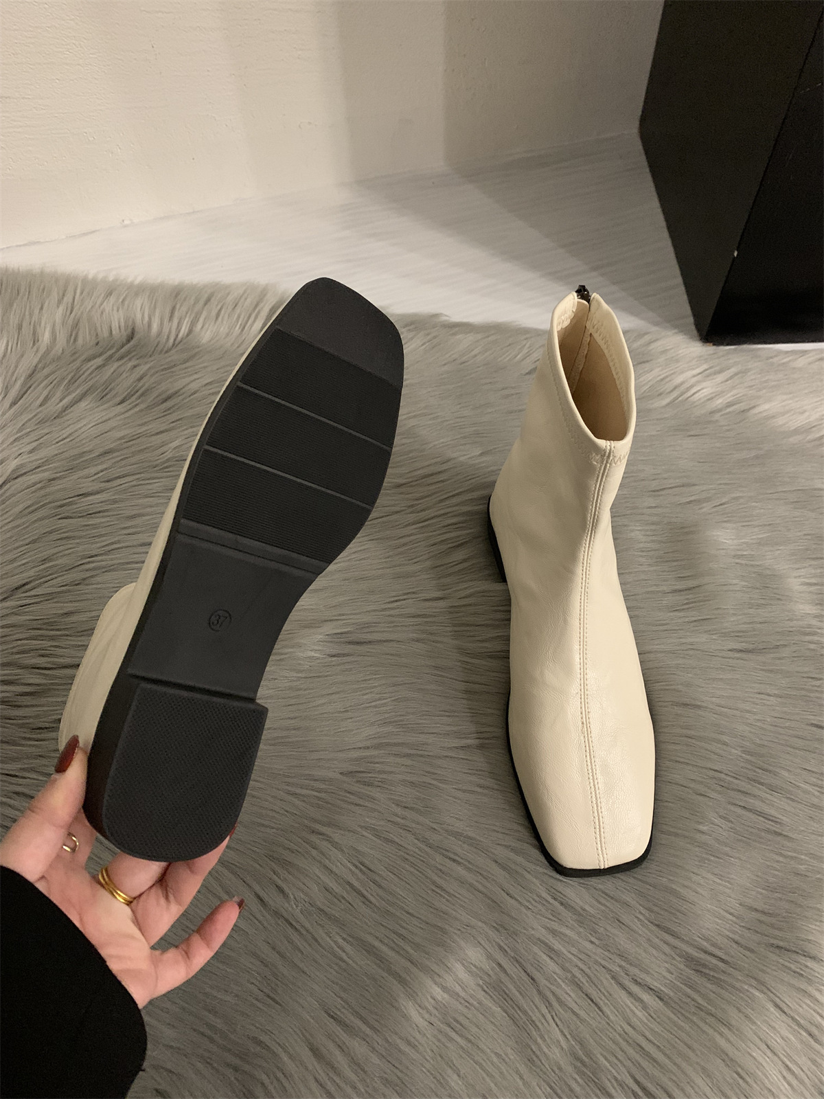 2024秋冬季新款极简软皮方头百搭低跟马丁靴女后拉链平底瘦瘦短靴详情14