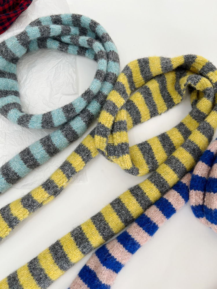 One-piece consignment Korean-style niche knitted color-blocked scarves for women, fashionable Y2k, long wool blend, versatile and layered. Cross-border street stall wholesale pic 6