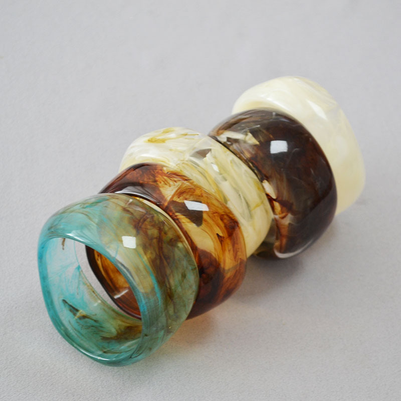 欧美时尚夸张小众复古文艺不规则亚克力水墨晕染宽版高级感手镯女详情18