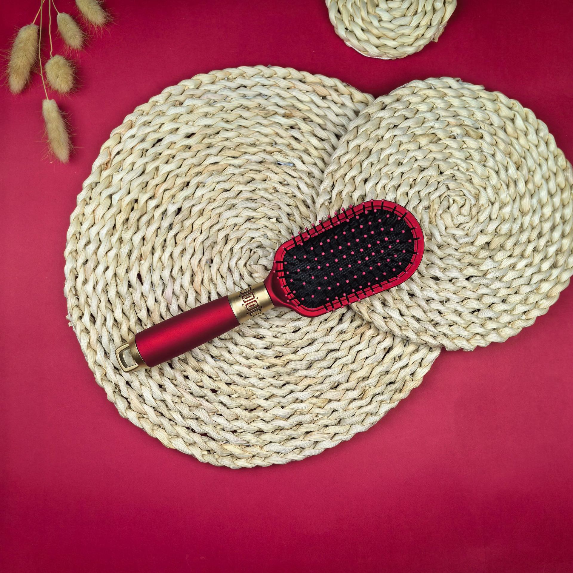 厂家批发女士气垫按摩梳方头气囊美发造型梳婚庆卷发梳红色高颅顶大弯梳详情9